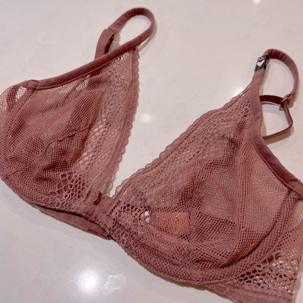 Incredible by Victoria’s Secret Unlined Plunge Bra